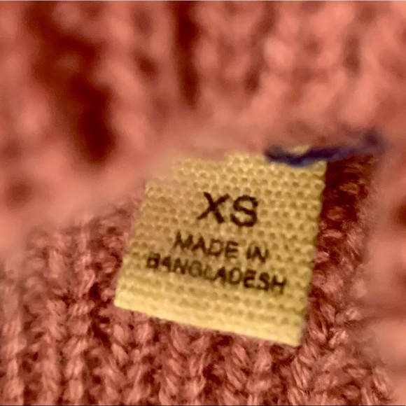 🛑 SOLD! Girl’s Mauve Colored Sweater w/Braided & Grommets - Picture 4 of 4